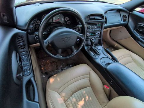 Used 2002 Chevrolet Corvette Coupe w/ Preferred Equipment Group2 RWD image 10
