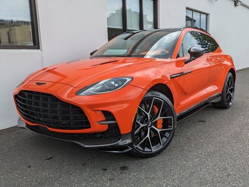 Used 2025 Aston Martin DBX 707 AWD/4WD image 2