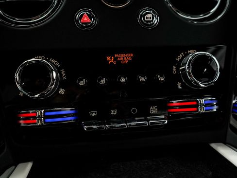 Used 2025 Rolls-Royce Cullinan image 41