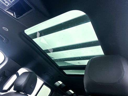 Used 2023 Land Rover Defender 110 S image 3