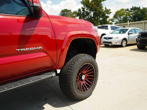 Used 2019 Toyota Tacoma TRD Sport w/ Technology Package RWD image 18