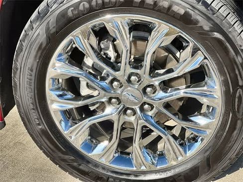 Used 2023 Chevrolet Traverse High Country image 9