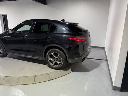 Used 2023 Alfa Romeo Stelvio Ti AWD/4WD image 7