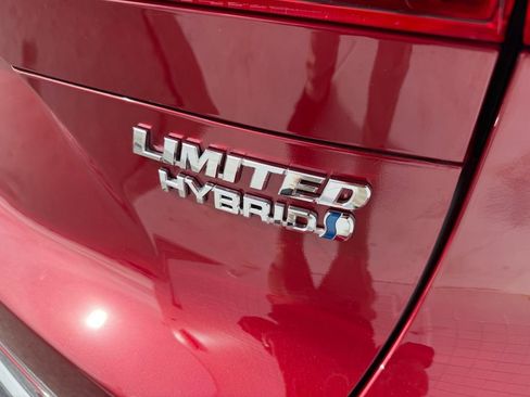 Used 2021 Toyota Venza Limited w/ Carpet Mat Package (TMS) image 11