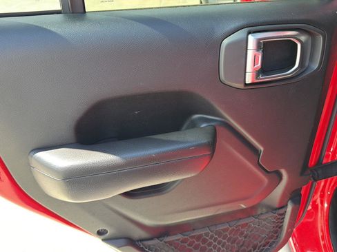 Used 2018 Jeep Wrangler Unlimited Sport S AWD/4WD image 18