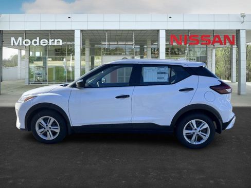 New 2025 Nissan Kicks Play S image 7