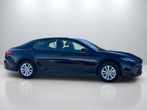 Used 2025 Toyota Camry LE image 4