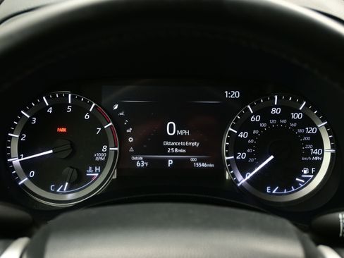Used 2023 Toyota Highlander XLE AWD/4WD image 25