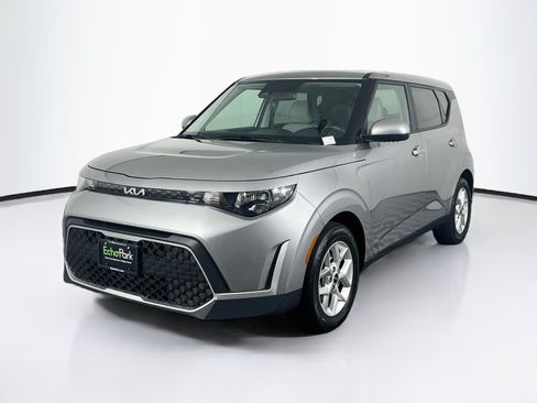 Used 2025 Kia Soul LX w/ LX Technology Package FWD image 3