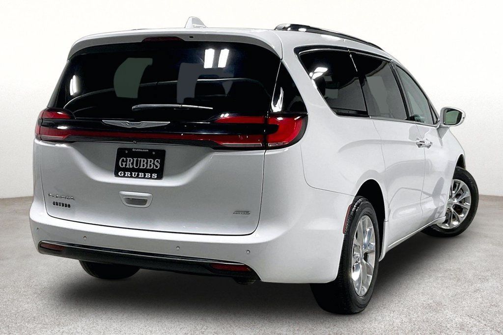 Used 2021 Chrysler Pacifica Touring-L AWD/4WD image 2