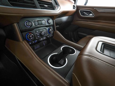 Used 2021 Chevrolet Suburban High Country image 24