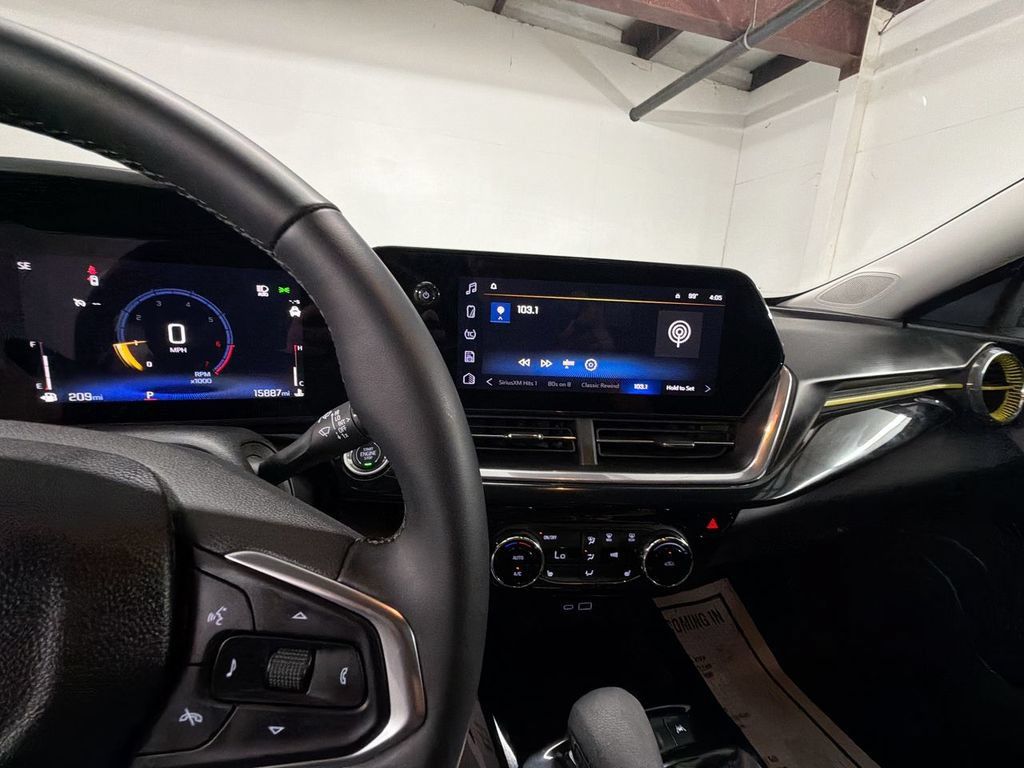 Certified 2024 Chevrolet Trax ACTIV FWD image 17