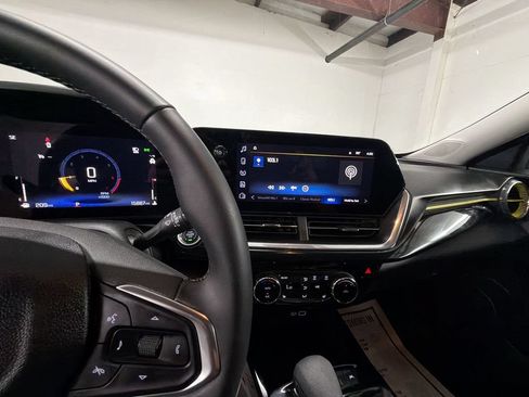 Certified 2024 Chevrolet Trax ACTIV FWD image 17