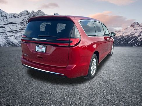 New 2026 Chrysler Pacifica Select image 5