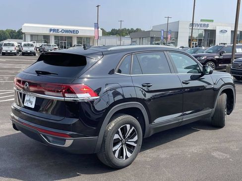Used 2024 Volkswagen Atlas Cross Sport SE FWD image 3