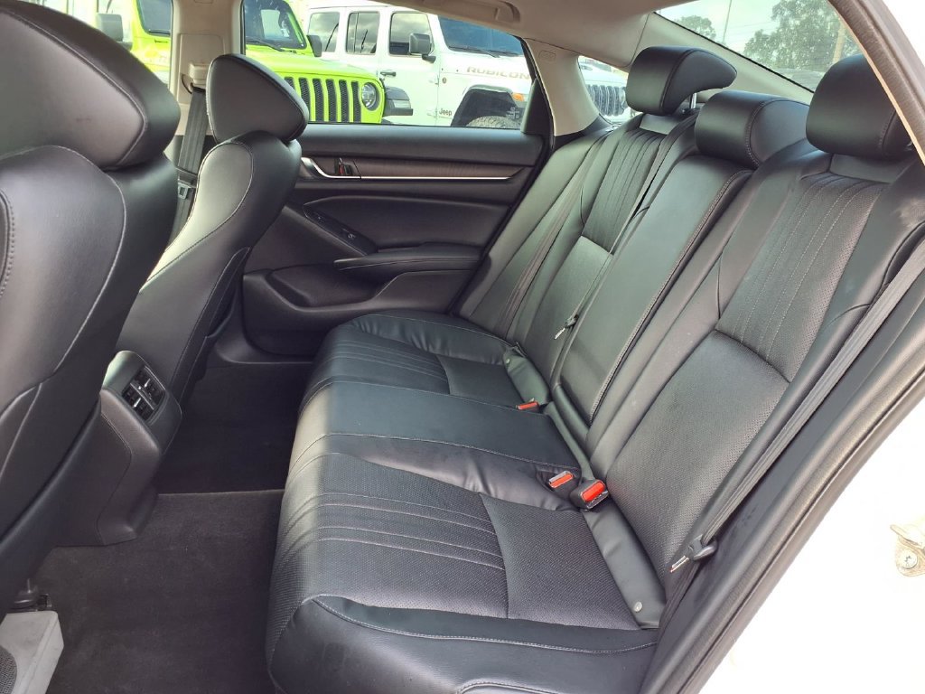 Used 2018 Honda Accord Touring image 27