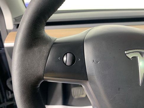 Used 2023 Tesla Model Y Long Range AWD/4WD image 16