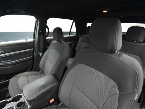 Used 2018 Ford Explorer XLT image 15