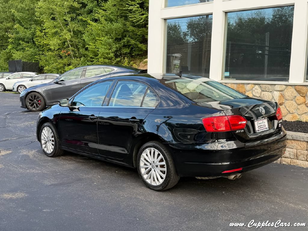 Used 2012 Volkswagen Jetta SEL FWD image 2