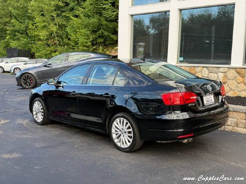 Used 2012 Volkswagen Jetta SEL FWD image 2