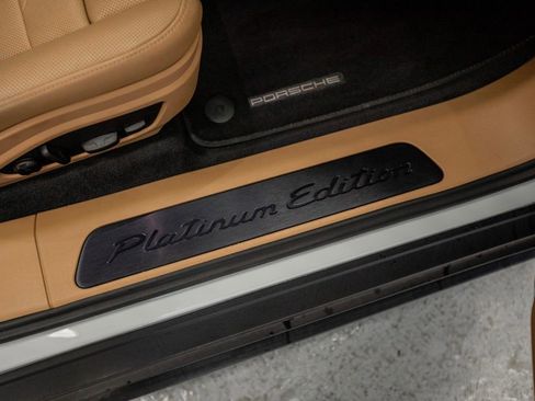 Used 2023 Porsche Panamera image 36