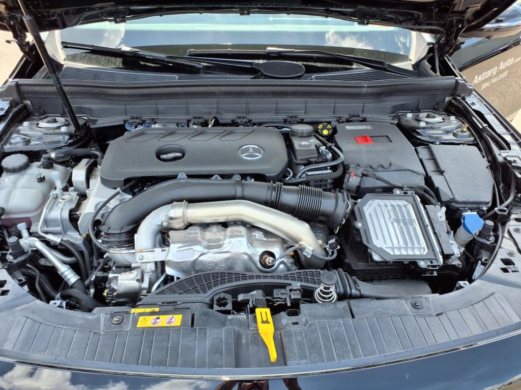 Certified 2025 Mercedes-Benz GLB 250 4MATIC image 9