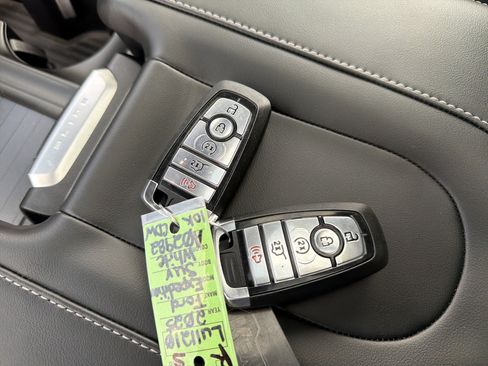 Used 2025 Ford Expedition Platinum w/ Stealth Appearance Package AWD/4WD image 32