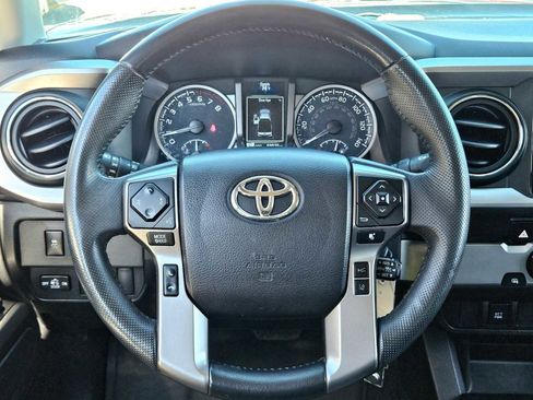 Used 2022 Toyota Tacoma SR5 w/ SR5 Appearance Package (SM) image 19