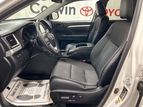 Used 2017 Toyota Highlander Plus image 29