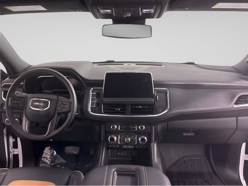 Used 2024 GMC Yukon AT4 image 3