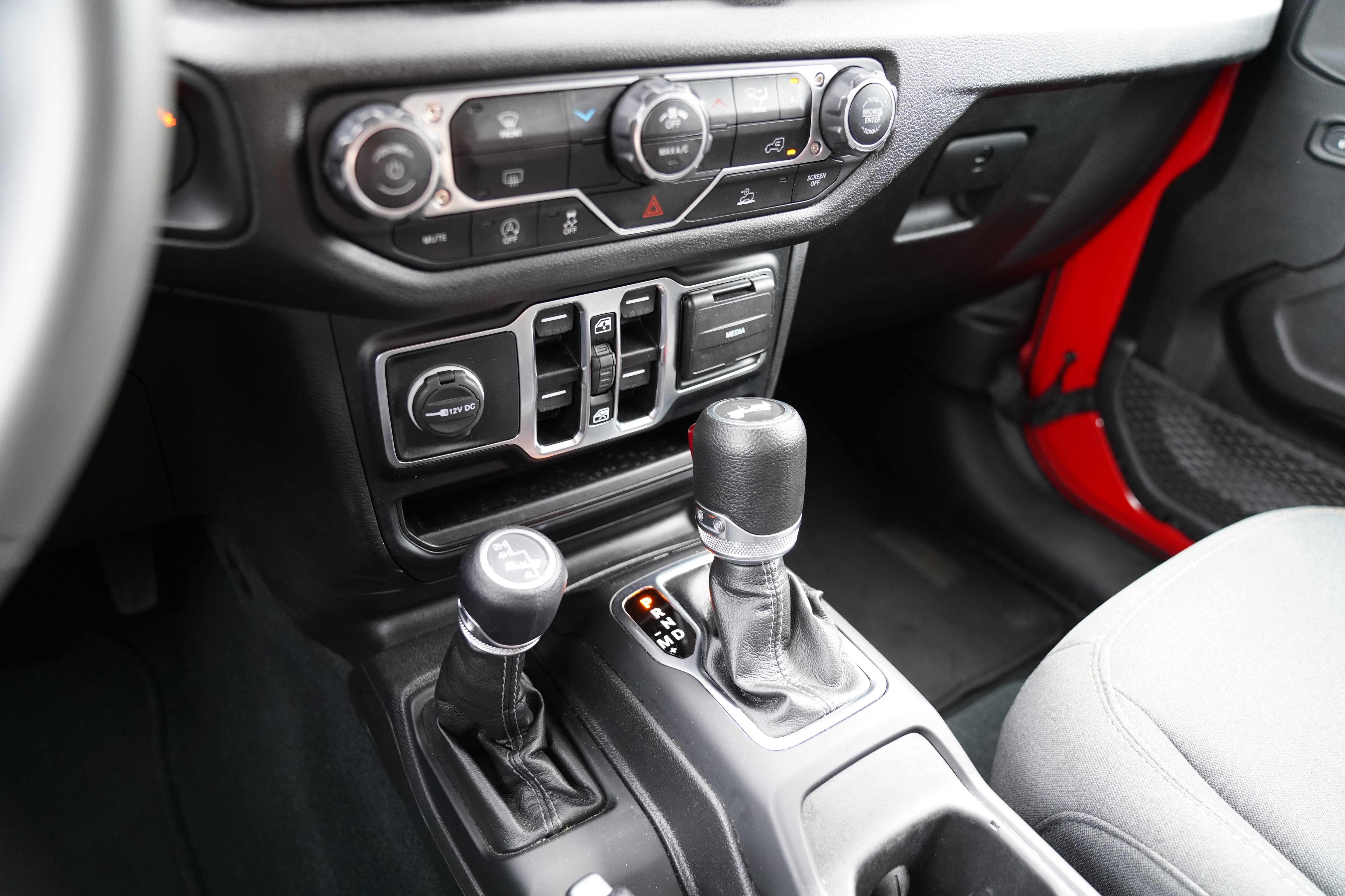 Used 2024 Jeep Wrangler Unlimited Sport AWD/4WD image 24