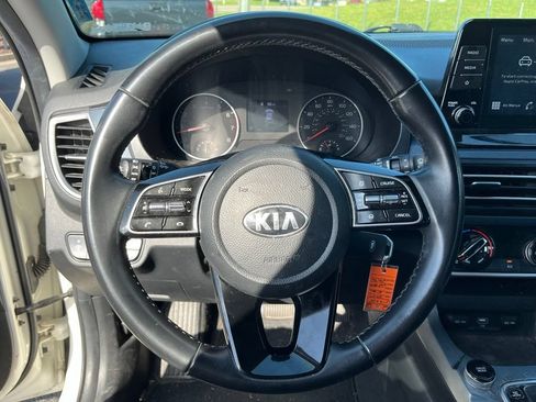 Used 2021 Kia Seltos S FWD image 15