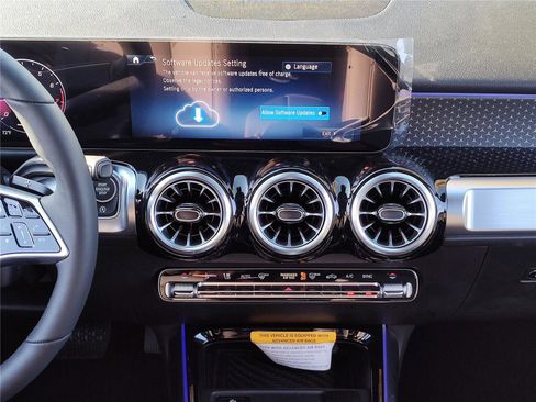 New 2025 Mercedes-Benz GLB 250 image 8