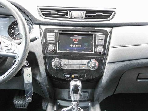 Used 2020 Nissan Rogue S image 13