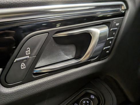 New 2026 Porsche Macan image 19