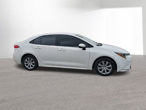Used 2021 Toyota Corolla LE image 9