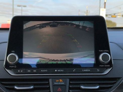 Used 2024 Nissan Altima 2.5 SV image 12