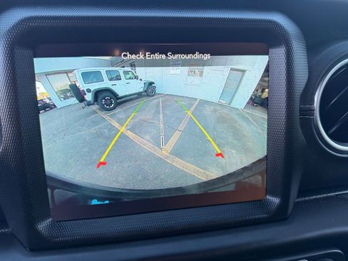 Used 2023 Jeep Wrangler Unlimited Sahara w/ Cold Weather Group AWD/4WD image 15