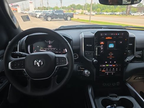 Used 2025 RAM 1500 Laramie AWD/4WD image 12