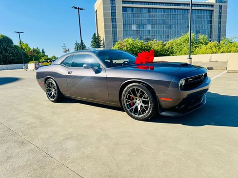 Used 2016 Dodge Challenger SRT w/ Technology Group image 7