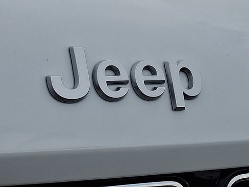 New 2025 Jeep Grand Cherokee Limited image 18