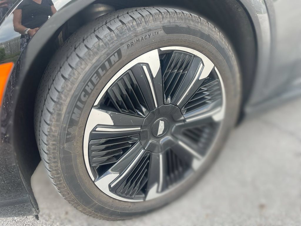 Certified 2025 Cadillac Escalade IQ Sport 2 AWD/4WD image 2