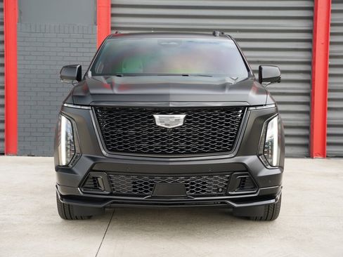Used 2026 Cadillac Escalade V w/ LPO, ONYX Package image 8