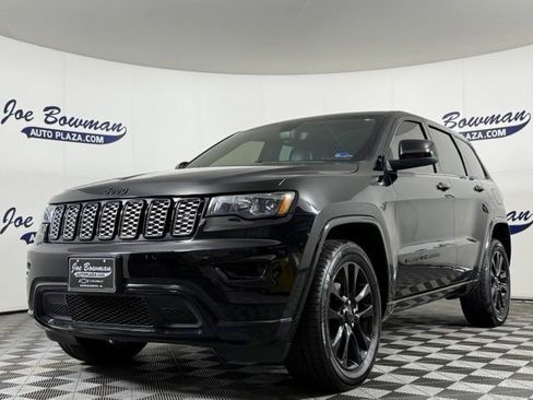 Used 2018 Jeep Grand Cherokee Altitude AWD/4WD image 2