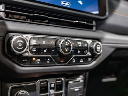 Used 2025 Jeep Wrangler Unlimited Rubicon 392 image 21