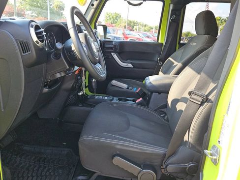Used 2016 Jeep Wrangler Unlimited Sahara w/ Connectivity Group AWD/4WD image 11