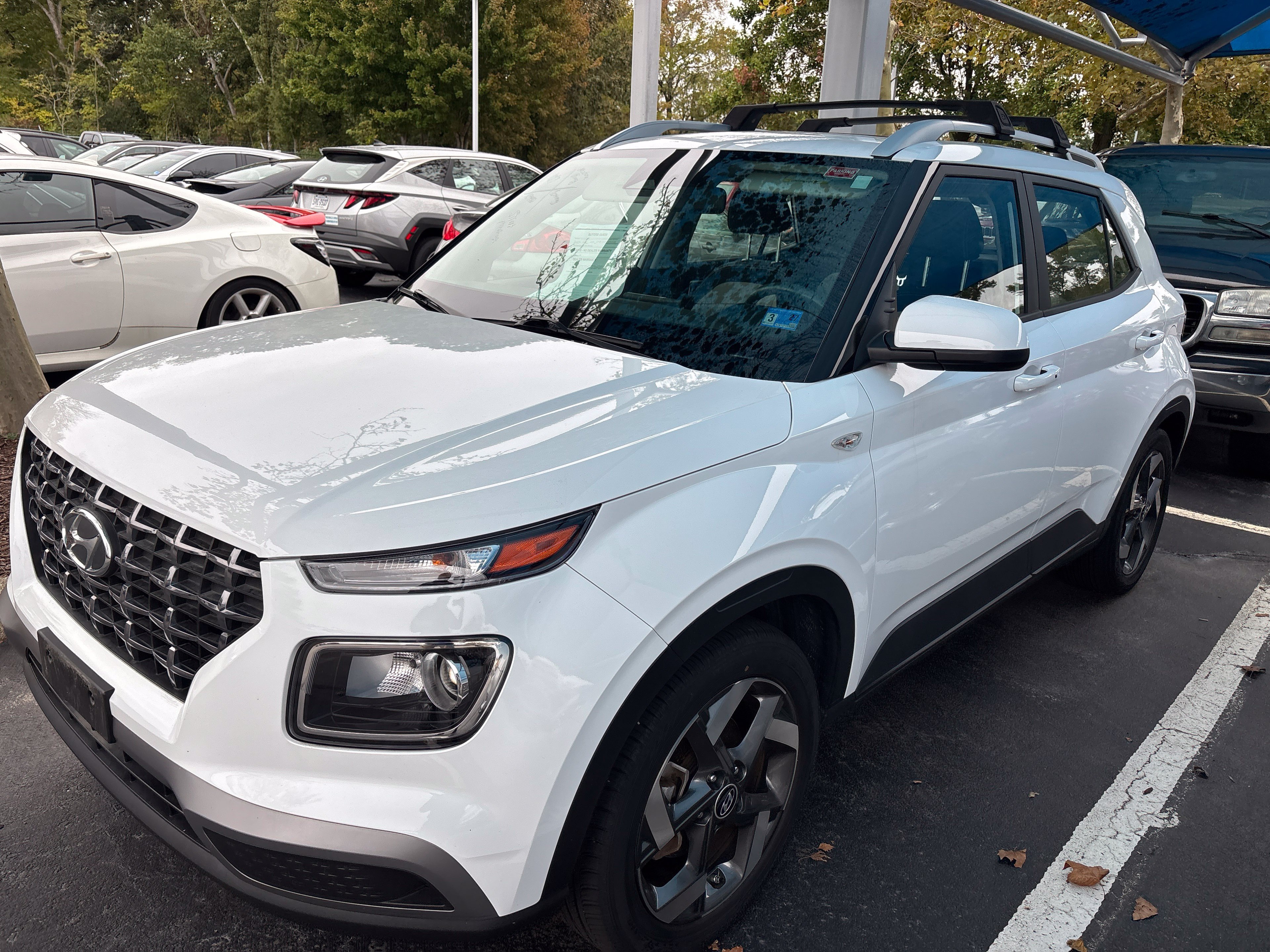 Used 2024 Hyundai Venue SEL FWD image 4