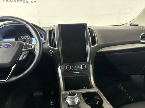 Used 2024 Ford Edge SEL image 21