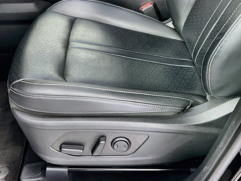 Certified 2023 Kia Sorento EX w/ Panoramic Sunroof Package FWD image 12