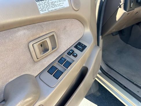Used 2002 Toyota Tacoma PreRunner w/ SR5 Pkg w/ Chrome Pkg RWD image 9
